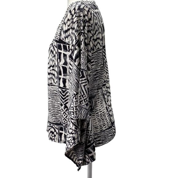 Chico’s Poncho Top Black White Geometric Print Women’s S/M Flowy Blouse - Picture 3 of 13
